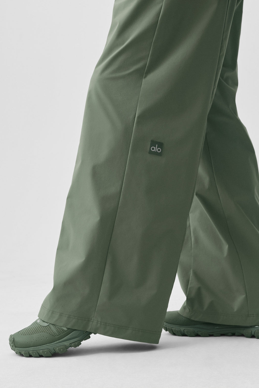 High-Waist Momentum Straight Leg Pant - Bamboo Green
