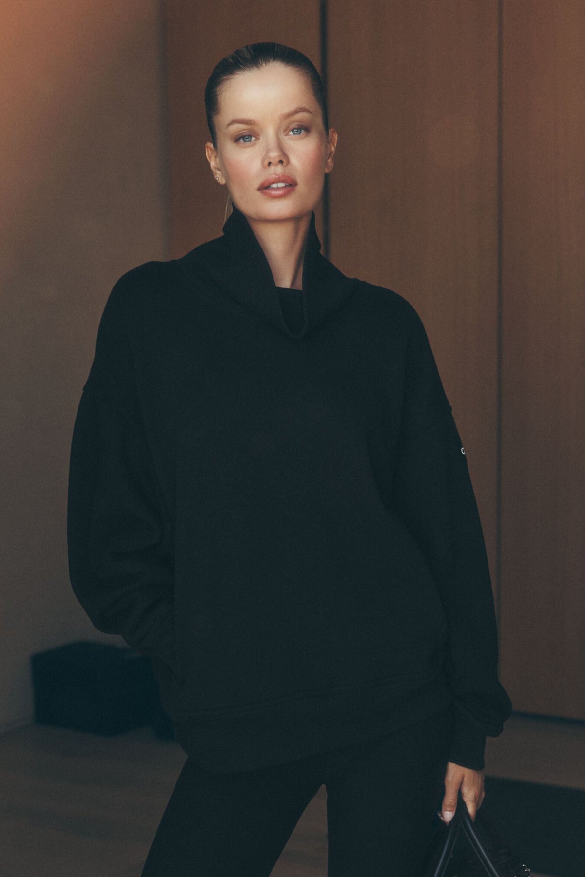 Hazy Mock Neck Pullover - Black
